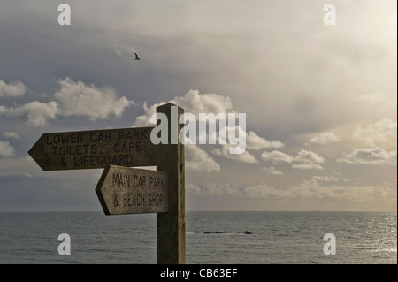 Vue de Bigbury sur parking de la mer à la mer et dans l'ensemble de l'île de Burgh dans le sud du Devon Banque D'Images