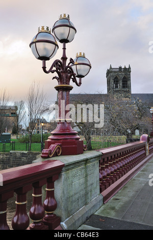 Pont de l'abbaye, inscription, l'éclairage décoratif et Paisley Abbey Banque D'Images