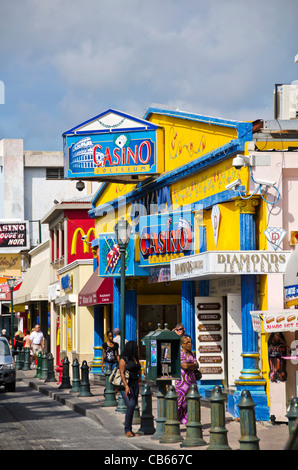 Philipsburg, rue Front célèbre quartier commerçant duty free des caraïbes, Saint Martin Banque D'Images