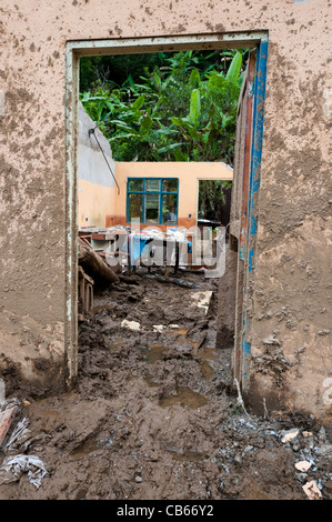 Les glissements de terrain à la suite de fortes pluies dans le village de San Antonio de Escazú Vallée Centrale Costa Rica Novembre 2010 Banque D'Images