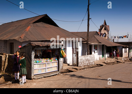 L'Inde, Meghalaya, East Khasi Hills, en, du centre-ville, petite casserole boutique sur la rue main Banque D'Images