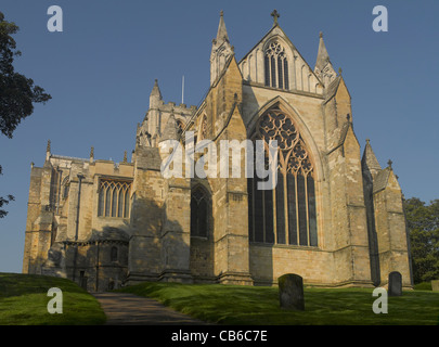 Ripon Cathedral East Front en été North Yorkshire England Royaume-Uni GB Grande-Bretagne Banque D'Images