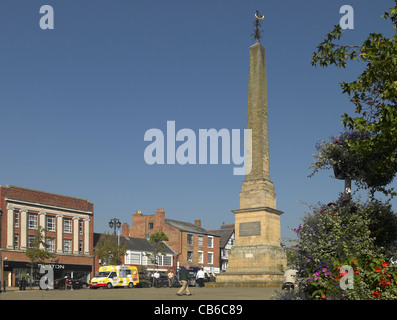 L'obélisque et la place du marché en été Ripon North Yorkshire Angleterre Royaume-Uni GB Grande-Bretagne Banque D'Images