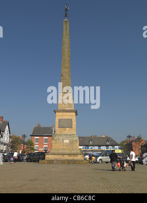 L'obélisque et la place du marché en été Ripon North Yorkshire Angleterre Royaume-Uni GB Grande-Bretagne Banque D'Images