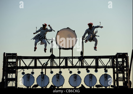 Fuerza Bruta 'Murga' show lors de la fermeture de la manifestation à Tecnopolis juste de la science et de la technologie. Banque D'Images