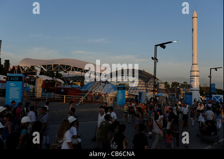 Rue principale à Tecnopolis de monde à la clôture de l'événement, un Tecnopolis juste de la science et de la technologie. Banque D'Images