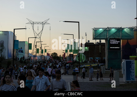 Rue principale à Tecnopolis de monde à la clôture de l'événement, un Tecnopolis juste de la science et de la technologie. Banque D'Images