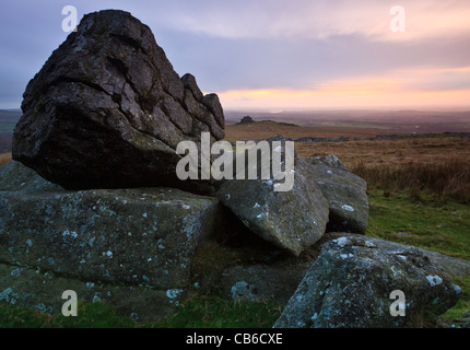 Grand Tor discontinues, Dartmoor, dans le Devon, au crépuscule Banque D'Images