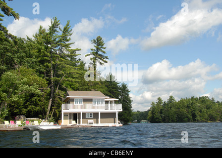 Maison de vacances près de Minet à Muskoka, sur les rives du lac Rosseau Banque D'Images