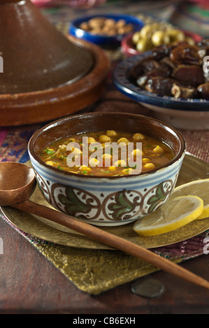 Harira. Marocaine traditionnelle soupe de lentilles et de pois chiches Banque D'Images