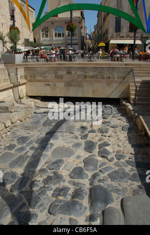 L'article de Via Domitia, une route commerciale de l'Empire romain, découvert par hasard sous le dallage de la place de l'hôtel de ville, Narbonne Banque D'Images