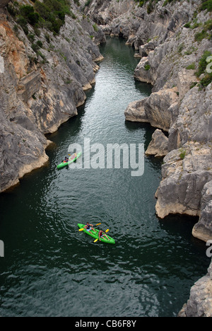 Canyon de l'Hérault, le canoë paradise fleuve Hérault ; à Pont du Diable près de St-Guilhem-le-Désert dans Lqanguedoc, France Banque D'Images