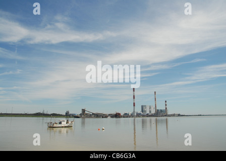 Basse Loire River près de Cordemais, un village près de l'estuaire de la rivière Banque D'Images
