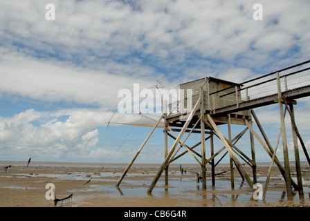 Cabanes de pêcheurs sur pilotis à la baie de Bourgneuf en Loire-Atlantique, Pays de la Loire, France Banque D'Images