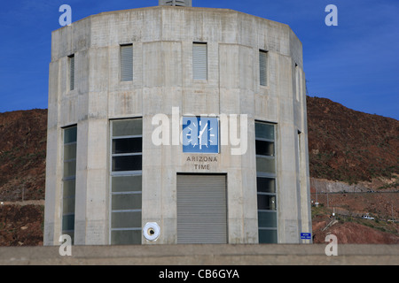 Le Barrage Hoover, tour d'admission sur le côté de l'Arizona Nevada - frontière de l'Arizona Banque D'Images