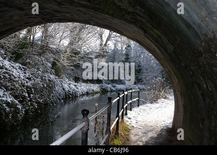 Neige sur le canal Kennet et Avon Angleterre Somerset Bath Spa, Royaume-Uni Banque D'Images