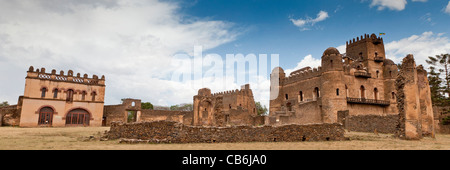 Avis de la bibliothèque et de Fasiladas' Palace dans le sud de l'enceinte de l'enceinte Royale à Gonder, Ethiopie, Afrique du Nord. Banque D'Images