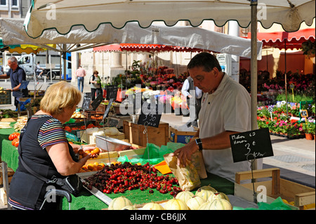 Sélectionne l'affichage client Cerise rouge marché Toulon France French Riviera Méditerranée Europe Harbour Banque D'Images