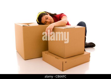 Femme avec des paquets pour déménagement (isolé sur blanc) Banque D'Images