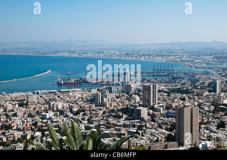 Panorama de l'industrie et le port de Haïfa de Mount Carmel, Haïfa, Eilat, Israël, Asie, Moyen Orient Banque D'Images