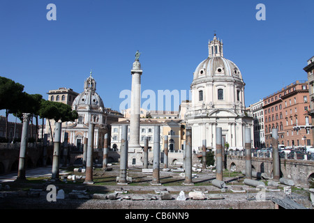 Marchés Trajans Trajans avec colonne et lits d'églises. Banque D'Images