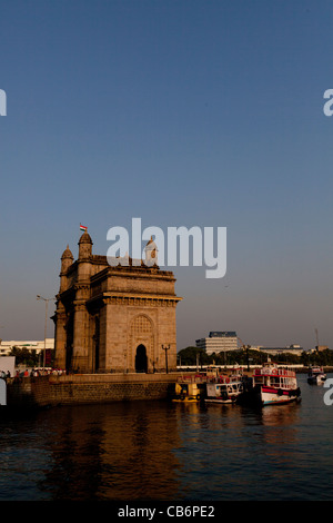 Bateaux amarrés près de porte de l'Inde Banque D'Images