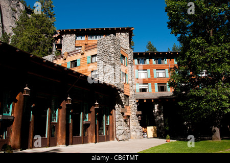 Extérieur de Ahwahnee Hotel vallée de Yosemite Yosemite National Park Californie hébergement Banque D'Images