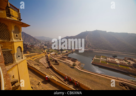 Fort Amber jaipur jaune soleil lac monument Banque D'Images