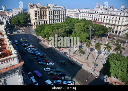 Vue depuis le toit de la Teatro Nacional de Cuba pour le Parque Central, La Havane (La Habana, Cuba) Banque D'Images