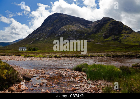 Maison Lagangarbh Buachille et Etive Mor Dearg Stob, montagne, rivière et Coupall, Rannoch Moor Banque D'Images