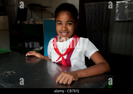 Une écolière, La Havane (La Habana, Cuba) Banque D'Images