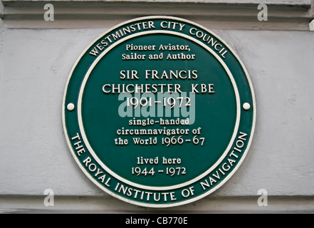 Le conseil municipal de Westminster le marquage d'une plaque de maison marin et auteur Sir Francis Chichester, St James's Place, London, England Banque D'Images