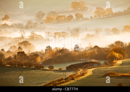 Anautumn lever du soleil sur la colline de Martinsell sur la vallée de Pewsey dans le Wiltshire, England, UK Banque D'Images