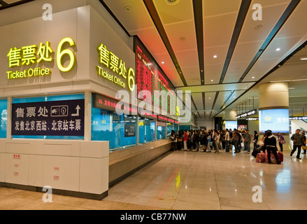 Intérieur de la gare sud de Beijing Beijing, Chine hall billets, République populaire de Chine, l'Asie Banque D'Images