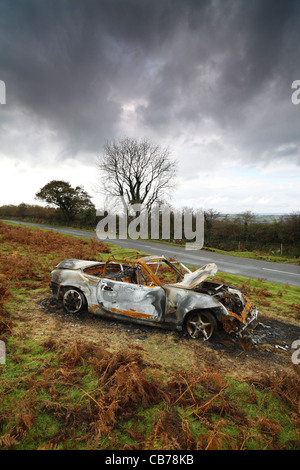 Une Mazda MX5 à Dartmoor, dans le Devon, Royaume-Uni. Banque D'Images