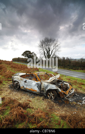 Une Mazda MX5 à Dartmoor, dans le Devon, Royaume-Uni. Banque D'Images