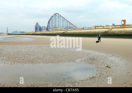 South Shore Beach et Big Un roller coaster,Blackpool Banque D'Images