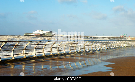 L'état de la mer et les hautes marées à Blackpool Banque D'Images