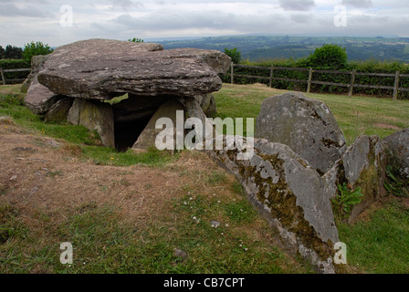 Arthur's Stone surplombant la vallée d'or près de Dorstone Herefordshire Angleterre UK Banque D'Images