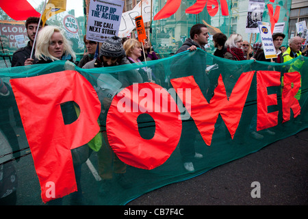 Occupy LSX mouvement à la manifestation de protestation mars N30 à Londres comme la grève des travailleurs du secteur public sur les retraites. Banque D'Images