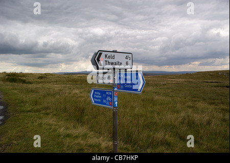 Signe de route sur le Pennine Way près de Keld, North Yorkshire, England Yorkshire Dales National Park Banque D'Images