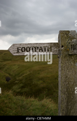 Sentier signe à Robert son siège sur le Pennine Way près de Keld, Yorkshire Dales National Park, North Yorkshire, Angleterre Banque D'Images