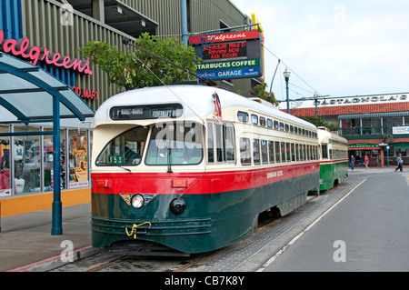 Patrimoine les tramways de San Francisco F-Line 30 tramways vintage California USA Banque D'Images