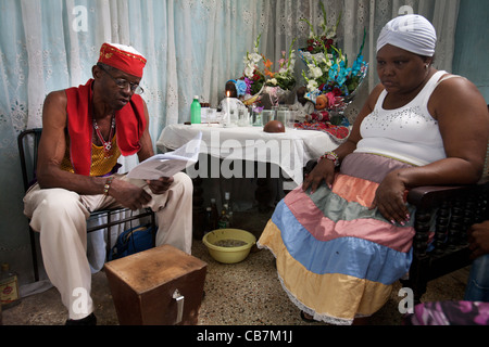 Système Santería fusionne les Yoruba religion avec l'Église catholique et les traditions indiennes, La Havane (La Habana, Cuba) Banque D'Images