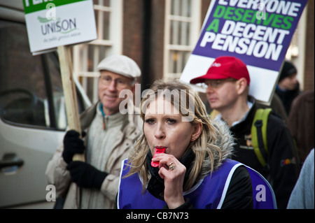 Manifestations à Cambridge dans le 30 novembre 2011 grève du secteur public sur les retraites Banque D'Images