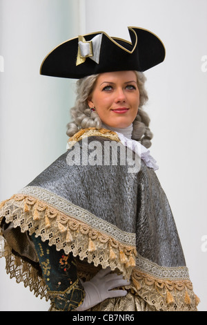 Femme en tenue d'époque du tsar, Saint Petersburg, Russie Banque D'Images