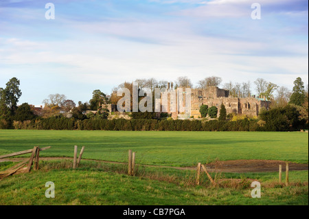 Vue générale du château de Berkeley de la prairie, Gloucestershire UK Banque D'Images