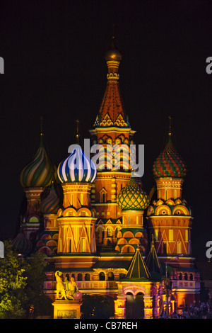 Vue nocturne de la cathédrale Saint-Basile sur la Place Rouge, Moscou, Russie Banque D'Images