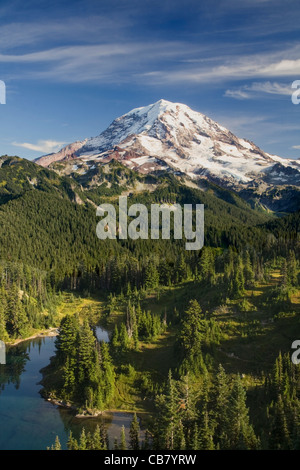 WASHINGTON - Le Mont Rainier et Eunice Lake à partir du sentier de Crête Tolmie Mount Rainier National Park. Banque D'Images