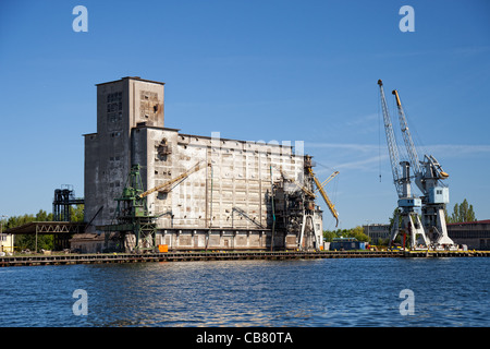 Élévateur à grain de port de Gdansk, Pologne. Banque D'Images